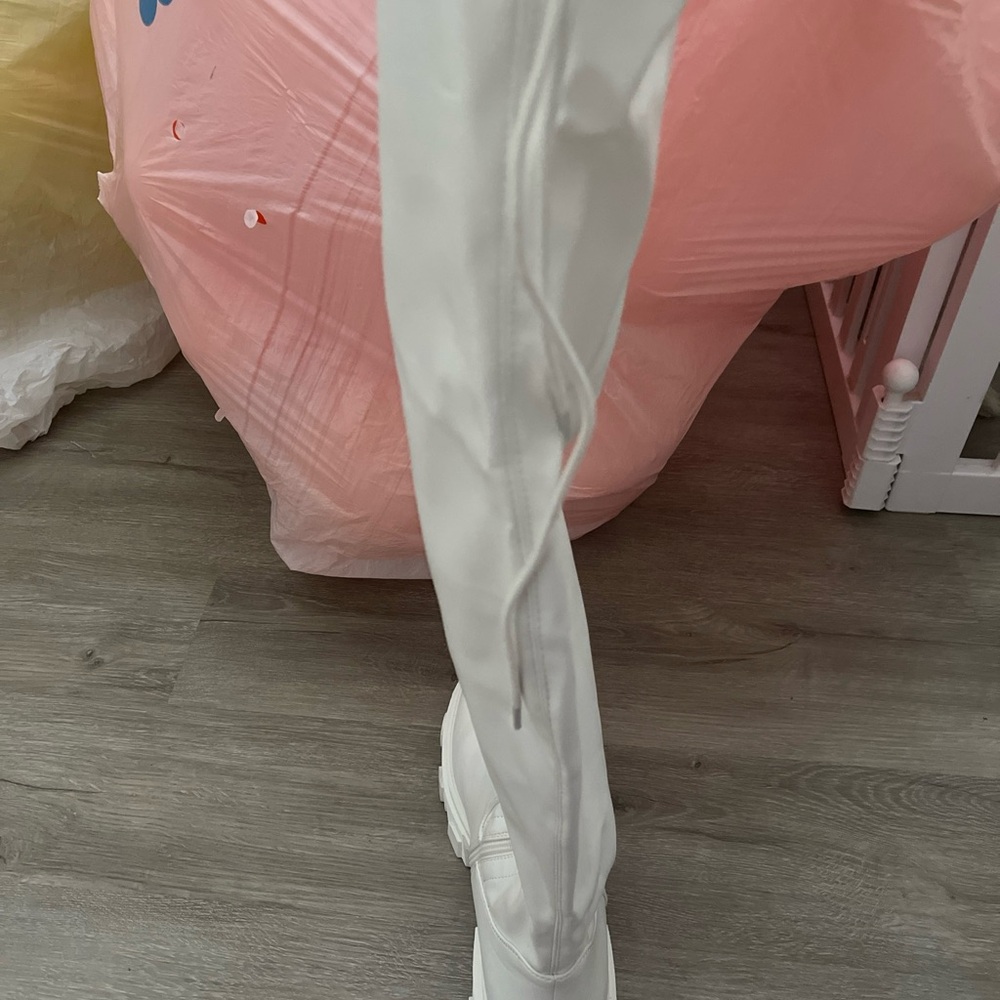 White over the knee boots : Dream Paris